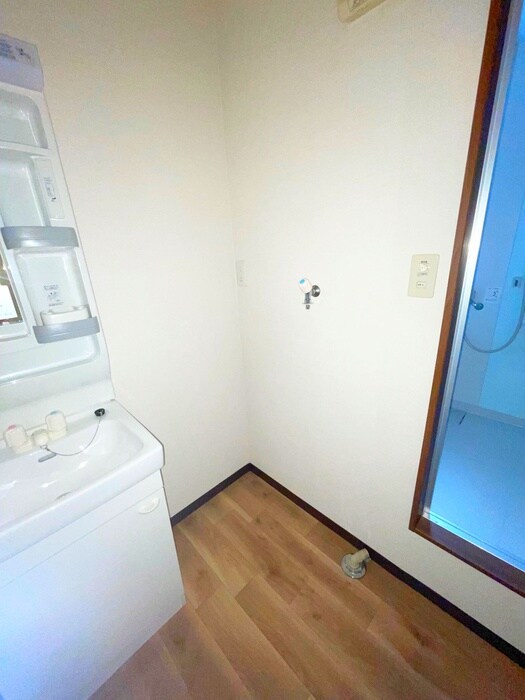 物件内観写真9　(洗濯機置場)