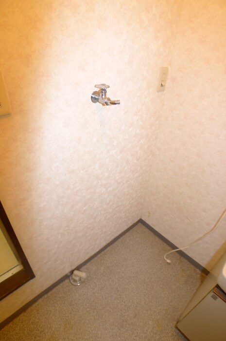 物件内観写真15　(洗濯機置場)