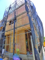 建築中