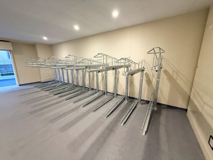 物件外観写真5　(駐輪場)