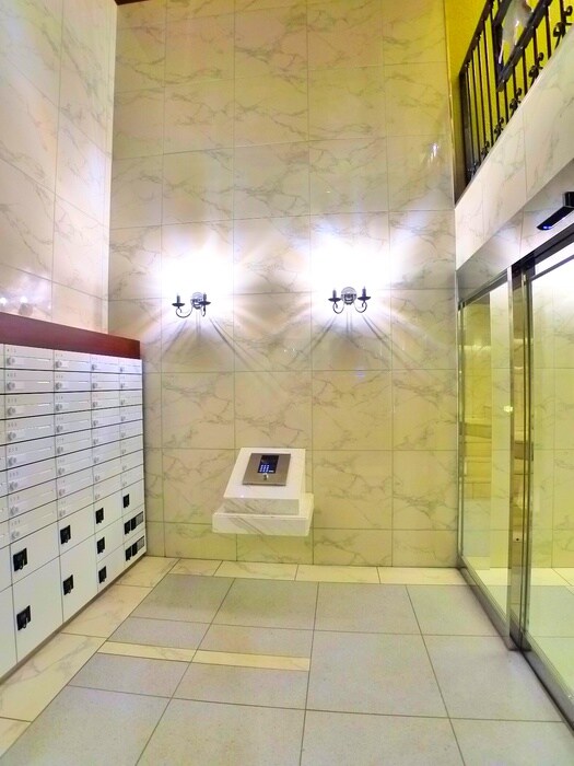 物件外観写真5　(エントランス部分)