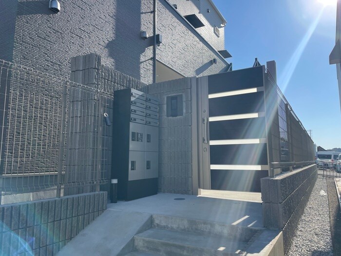 物件外観写真2　(エントランス部分)