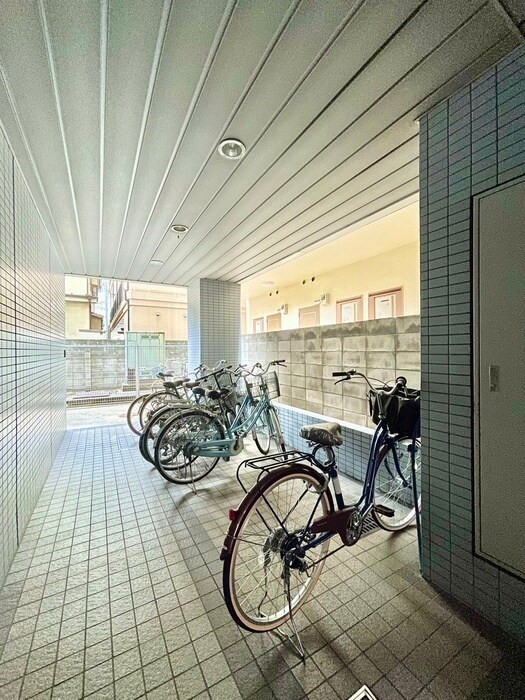 物件外観写真5　(駐輪場)