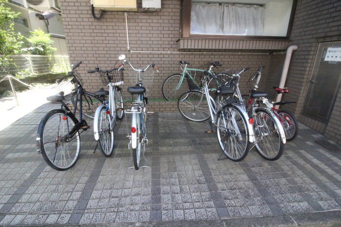 物件外観写真4　(駐輪場)