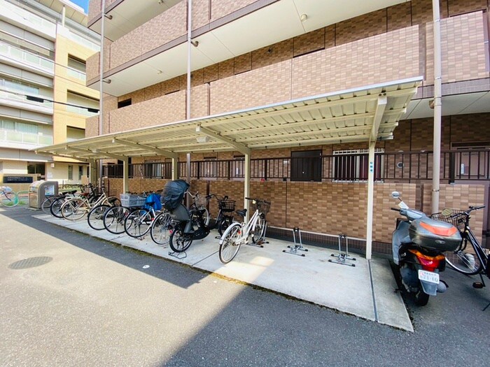物件外観写真4　(駐輪場)