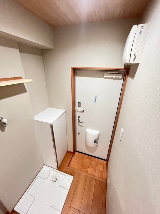 物件内観写真7　(玄関)