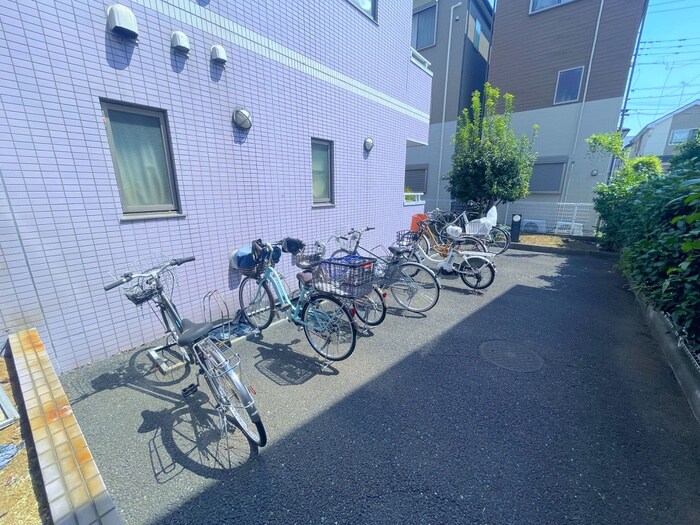 物件外観写真5　(駐輪場)