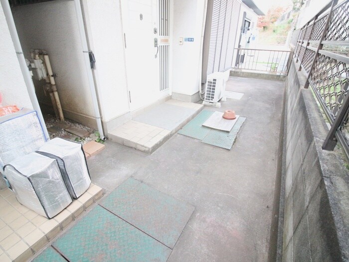 物件外観写真6　(エントランス部分)