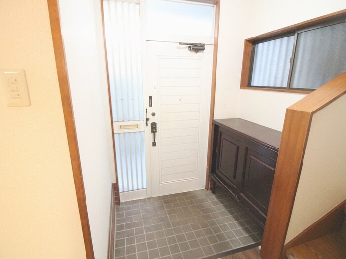 物件内観写真17　(玄関)