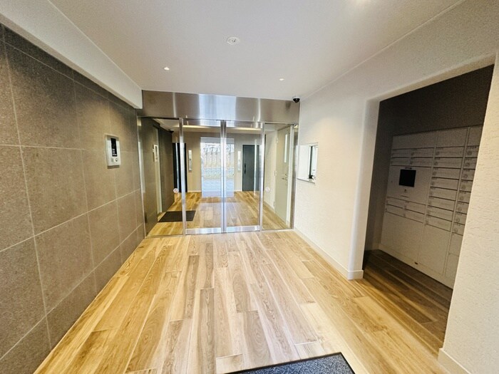 物件外観写真3　(エントランス部分)