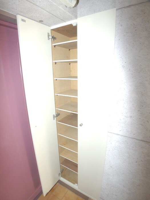物件内観写真8　(靴箱)