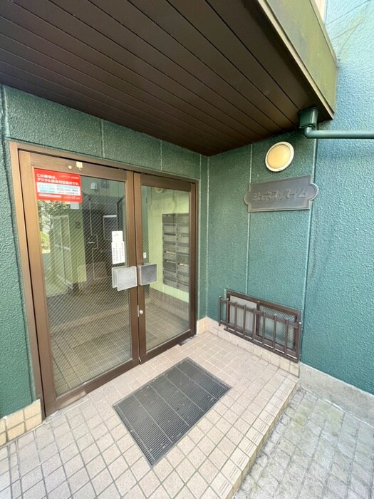 物件外観写真4　(エントランス部分)