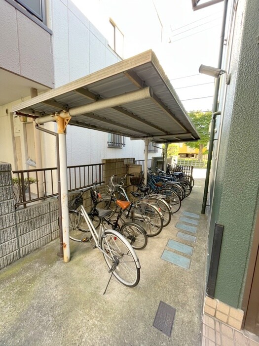物件外観写真5　(駐輪場)
