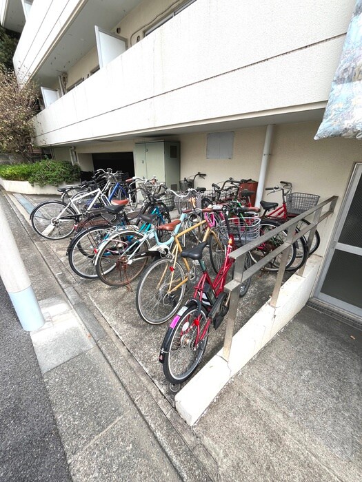 物件外観写真5　(駐輪場)