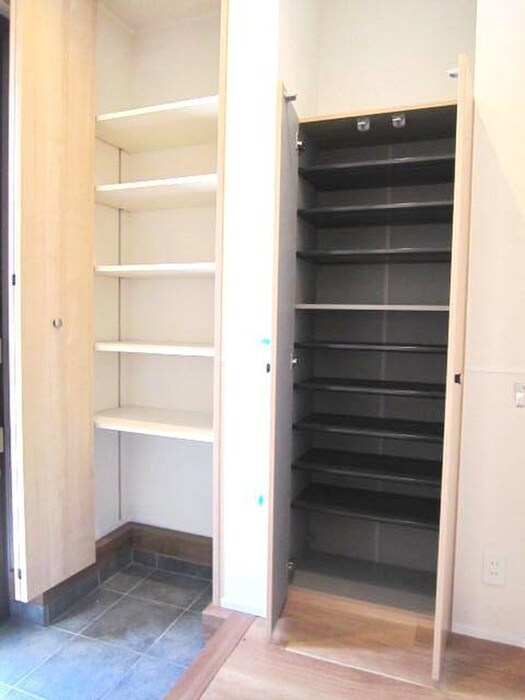 物件内観写真15　(靴箱)