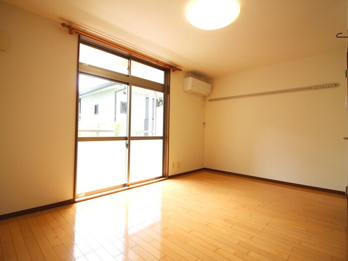 物件内観写真8　(室内からの展望)