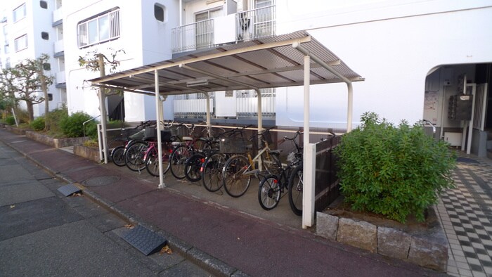 物件外観写真3　(駐輪場)