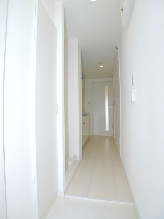 物件内観写真7　(玄関)