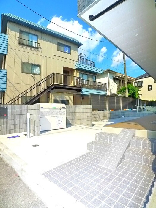 物件外観写真4　(エントランス部分)