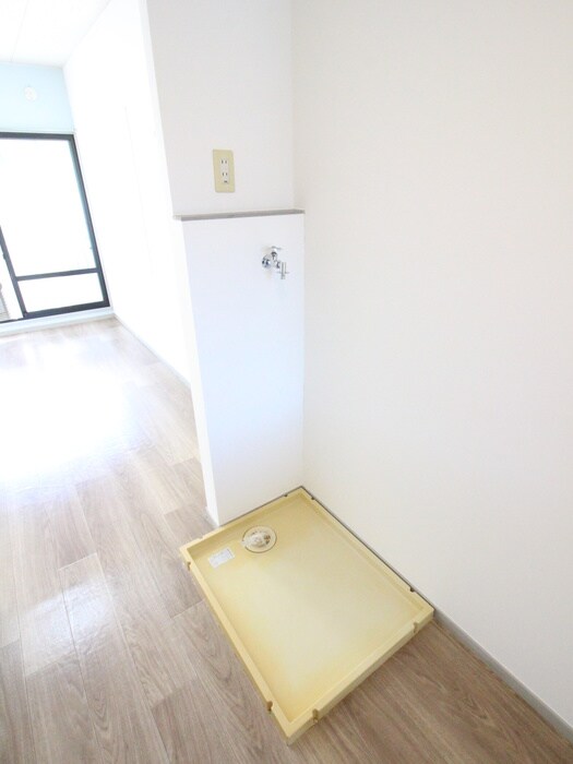 物件内観写真7　(洗濯機置場)