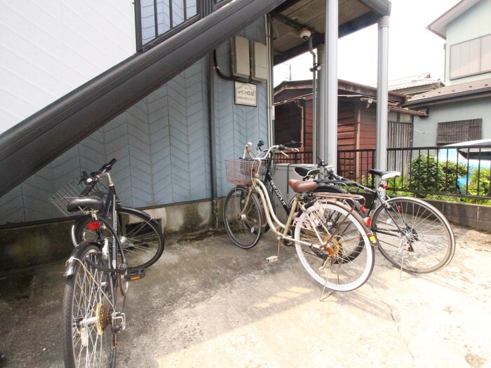 物件外観写真3　(駐輪場)
