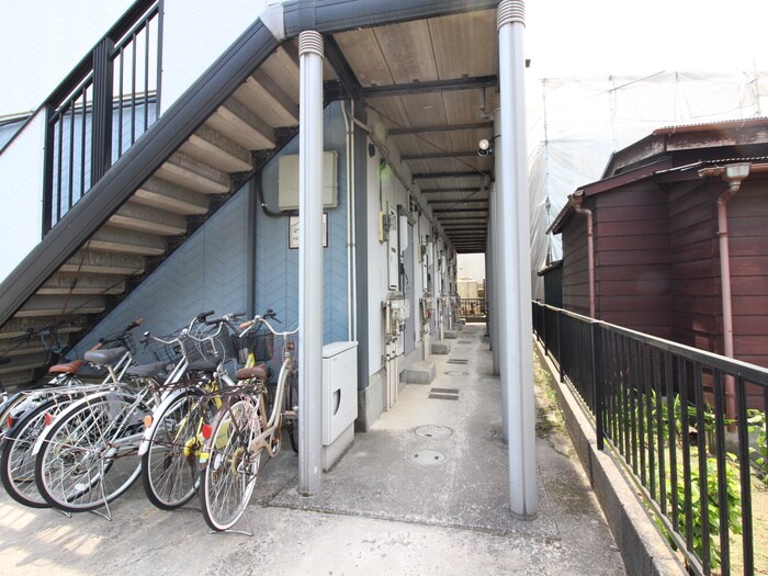 物件外観写真5　(エントランス部分)