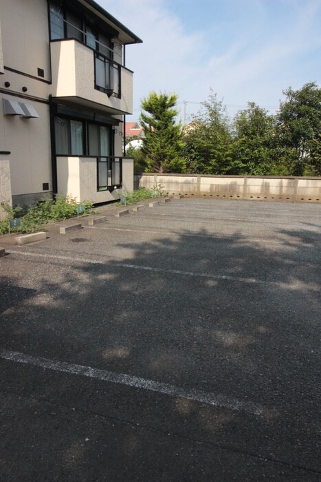 物件外観写真4　(駐車場)