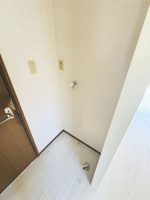 物件内観写真14　(洗濯機置場)