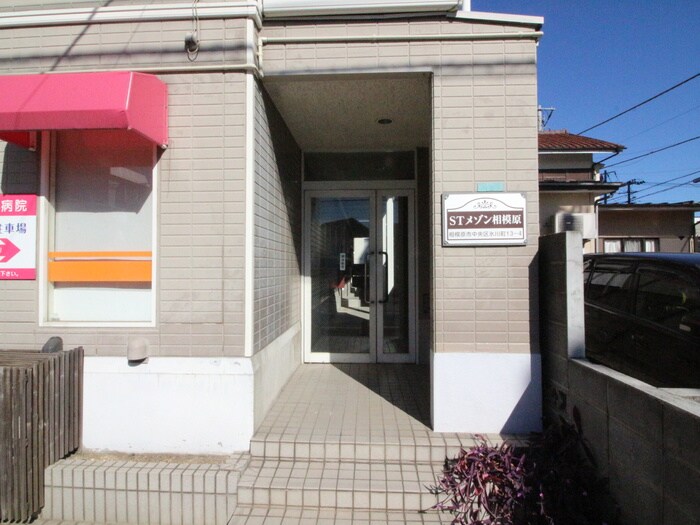 物件外観写真6　(エントランス部分)