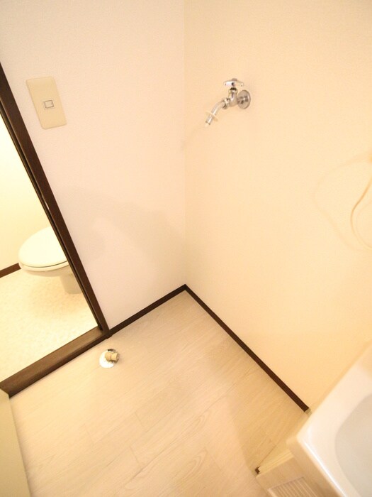 物件内観写真12　(洗濯機置場)