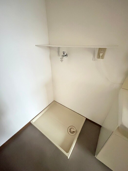 物件内観写真16　(洗濯機置場)