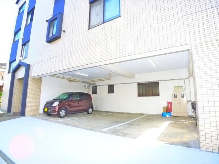 物件外観写真3　(駐車場)