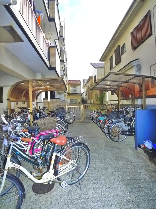 物件外観写真5　(駐輪場)