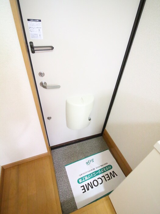 物件内観写真12　(玄関)