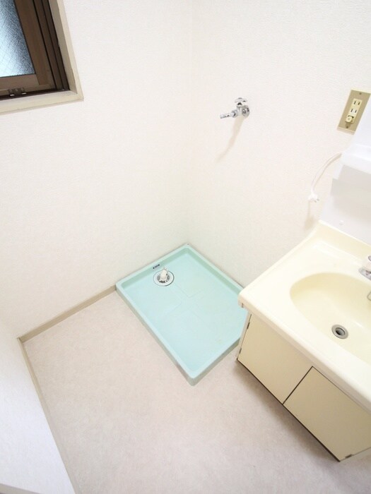 物件内観写真18　(洗濯機置場)