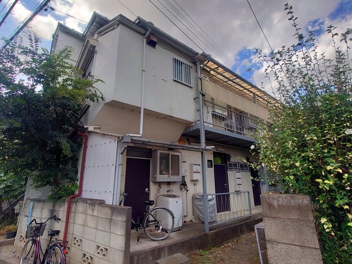 物件外観写真3　(エントランス部分)