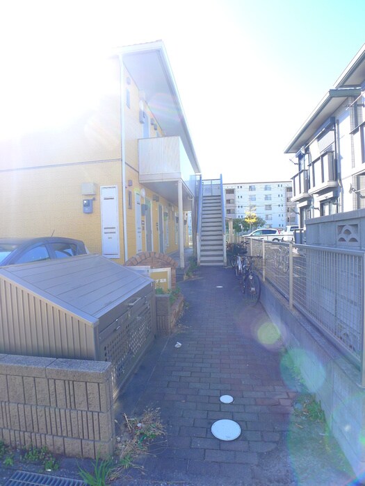 物件外観写真2　(エントランス部分)