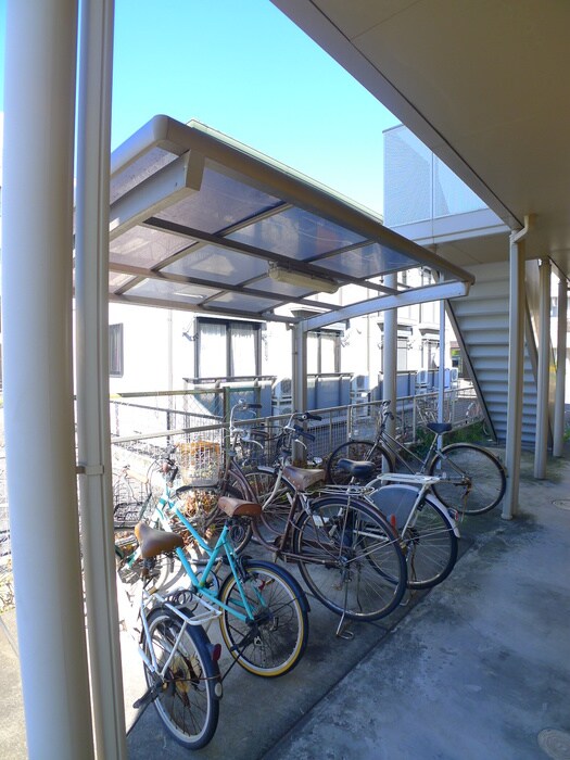 物件外観写真4　(駐輪場)