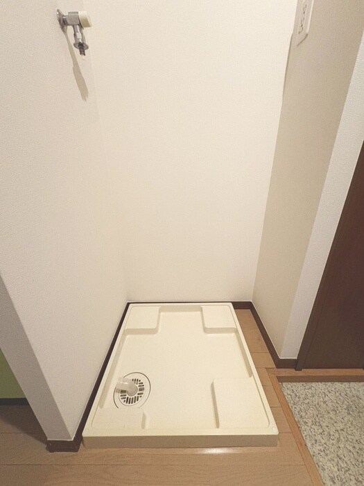 物件内観写真13　(洗濯機置場)