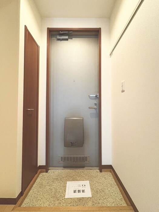 物件内観写真18　(玄関)