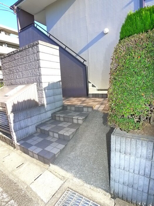 物件外観写真4　(エントランス部分)
