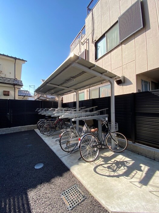 物件外観写真3　(駐輪場)
