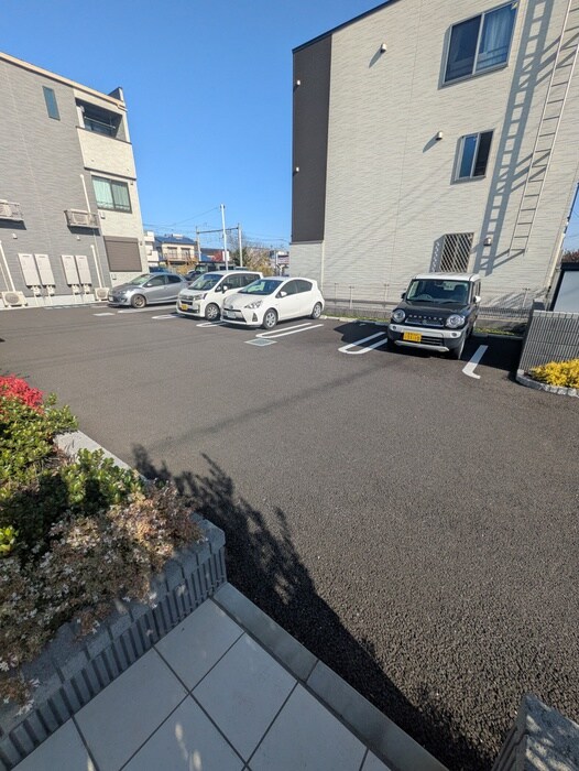 物件外観写真5　(駐車場)