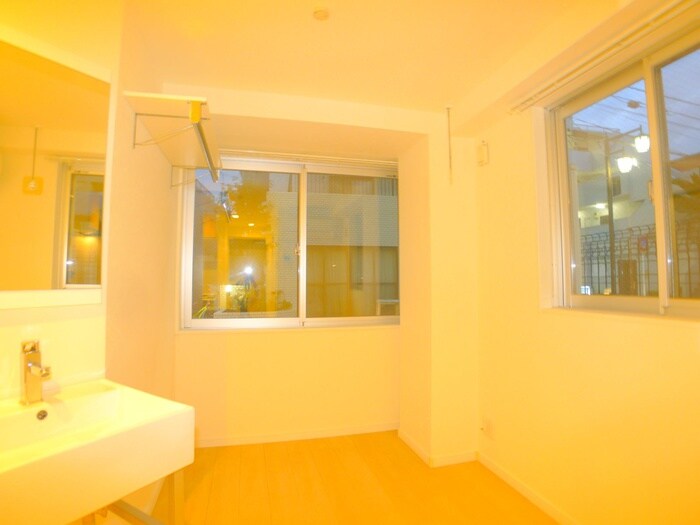 物件内観写真8　(室内からの展望)