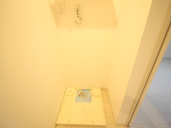 物件内観写真12　(洗濯機置場)