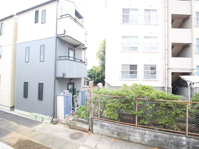 物件内観写真16　(室内からの展望)