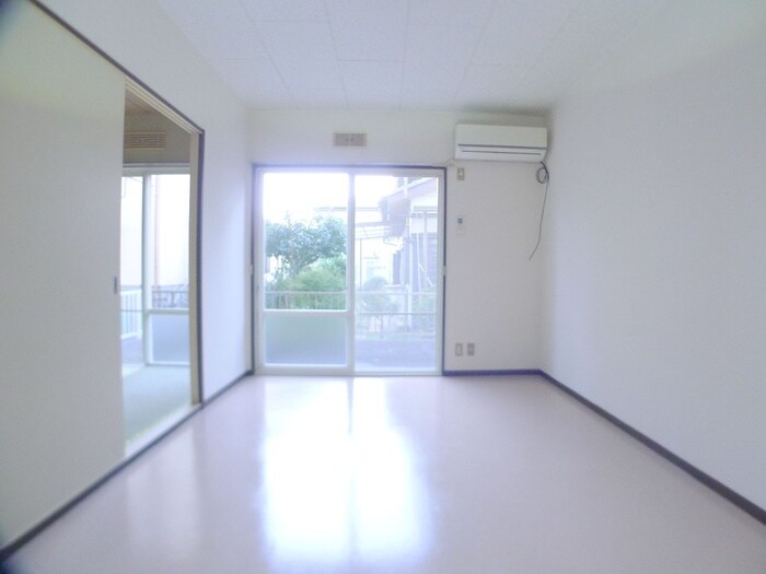 物件内観写真5　(室内からの展望)