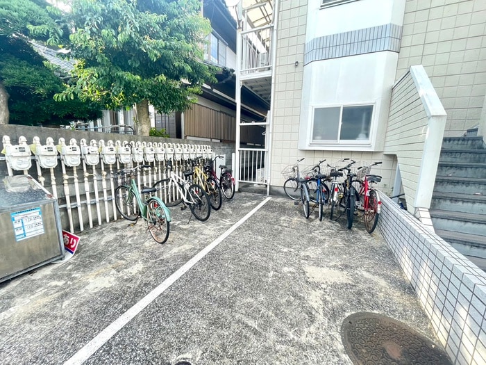 物件外観写真6　(駐輪場)