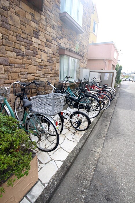 物件外観写真3　(駐輪場)