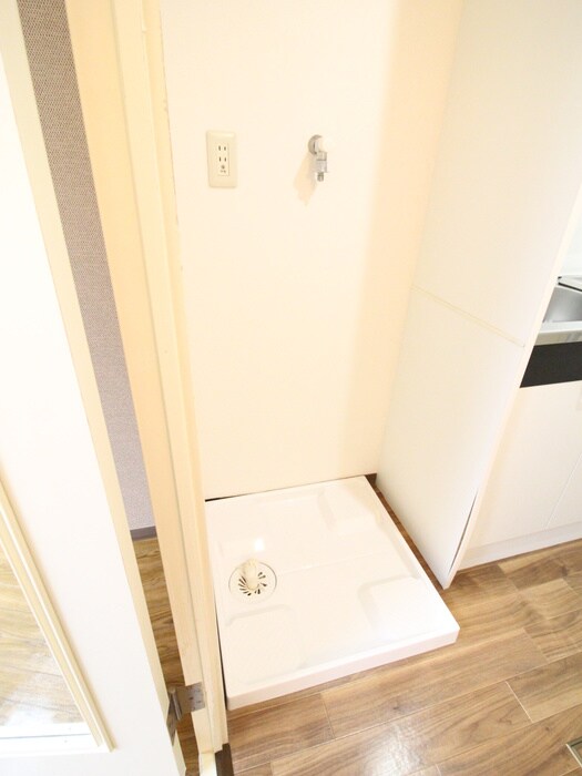 物件内観写真13　(洗濯機置場)